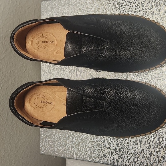 NWOB BRIOSO Women's Black Leather Shoes Size 7 1/2. - Picture 2 of 12